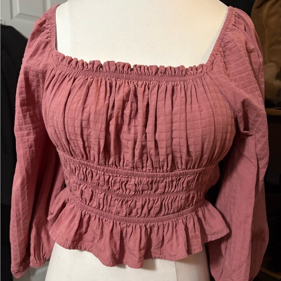 Cute cropped empire waist with smocking under breast. Open tie back long sleeve - Picture 1 of 15